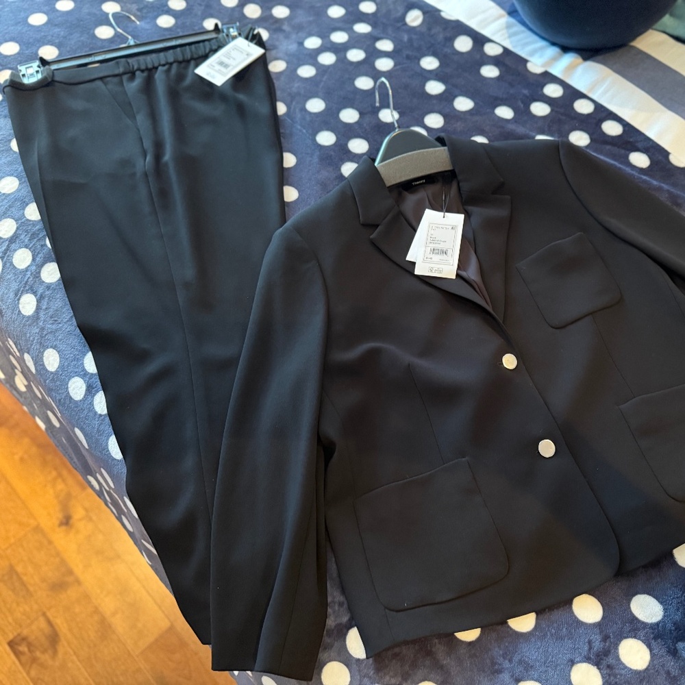 Theory Admiral Crepe suit